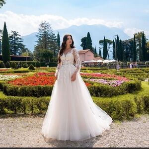 Lace Wedding Dress, A-line Bridal Gown, Classic Style, Long 
Sleeves.